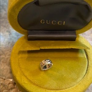 GUCCI
Icon 18-karat WHITE gold and enamel ear cuff